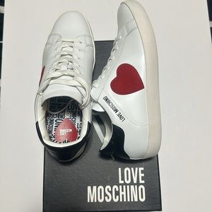 Love moschino heart sneaker